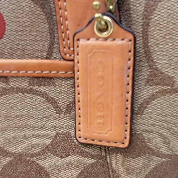 Coach Classic Peyton Clover Tote - Picture 4 of 15